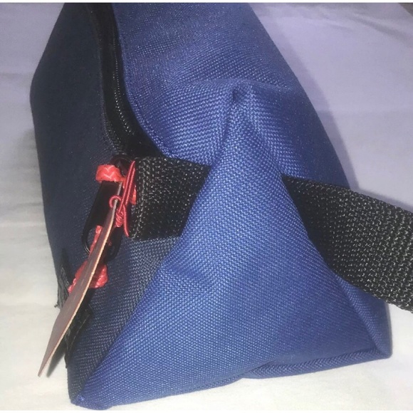 Levi's Men's Triangular Toiletry Travel Bag - Picture 3 of 8